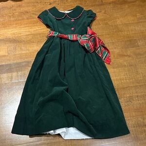 Elegant Green Kids Formal Dress with Plaid Accents